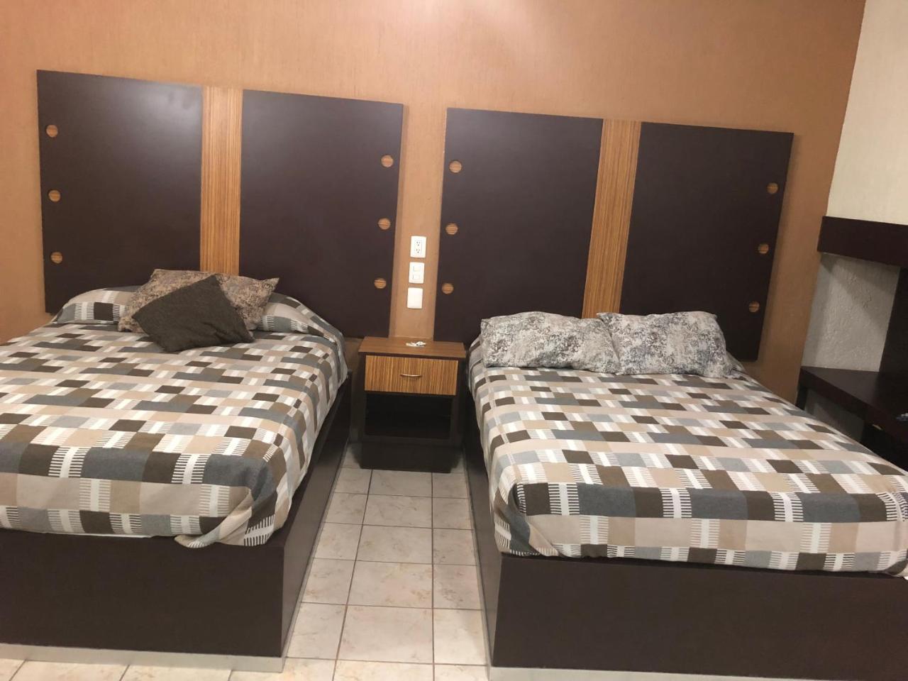 Hotel Del Carmen Λεόν Εξωτερικό φωτογραφία