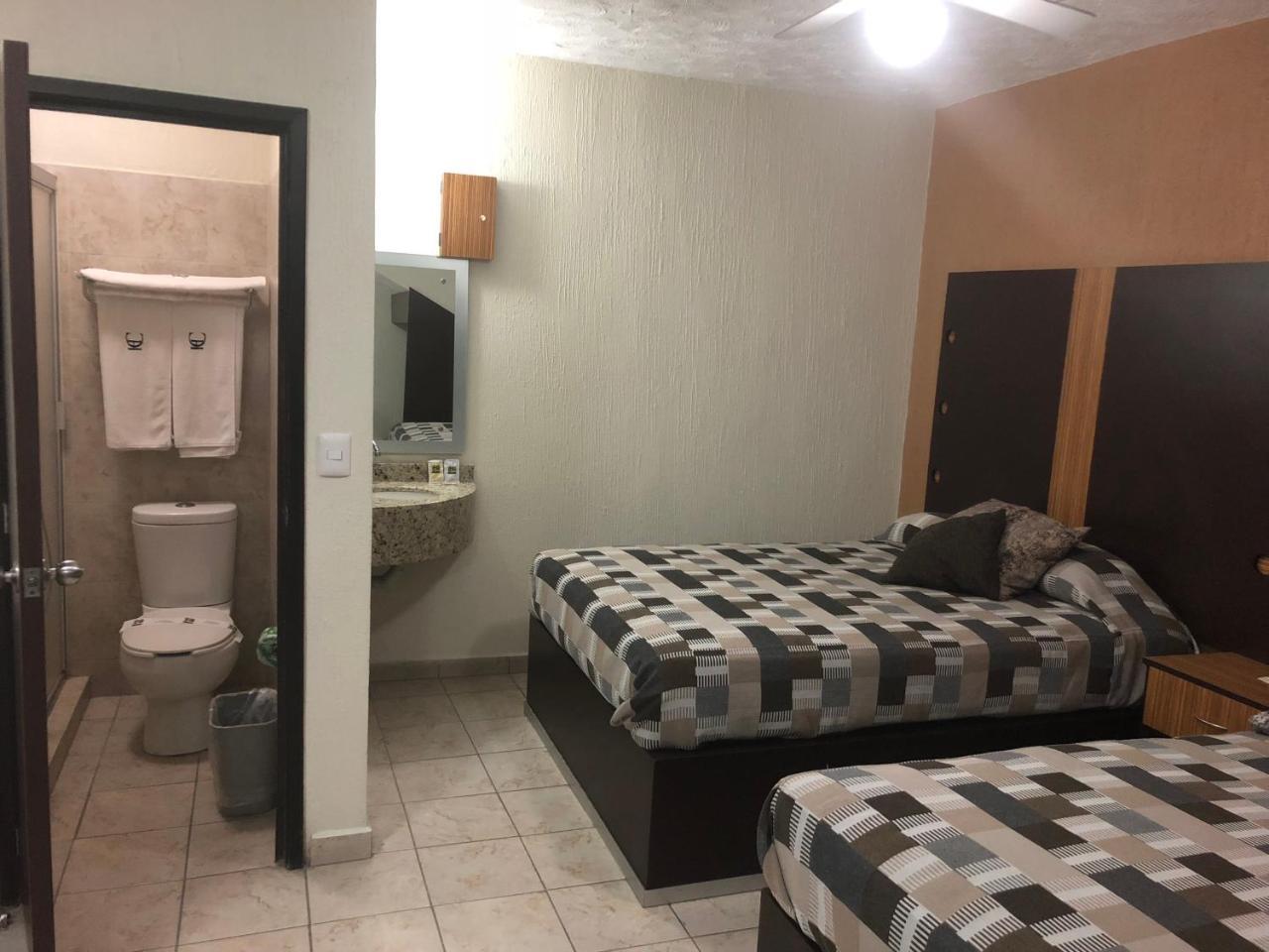 Hotel Del Carmen Λεόν Εξωτερικό φωτογραφία
