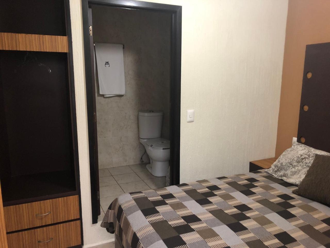 Hotel Del Carmen Λεόν Εξωτερικό φωτογραφία