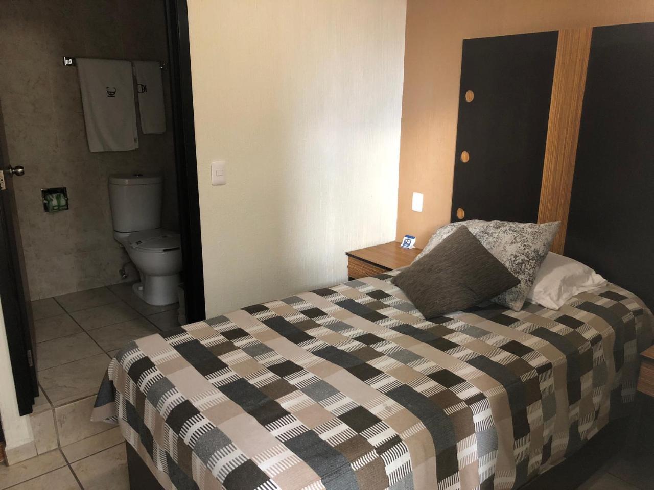 Hotel Del Carmen Λεόν Εξωτερικό φωτογραφία